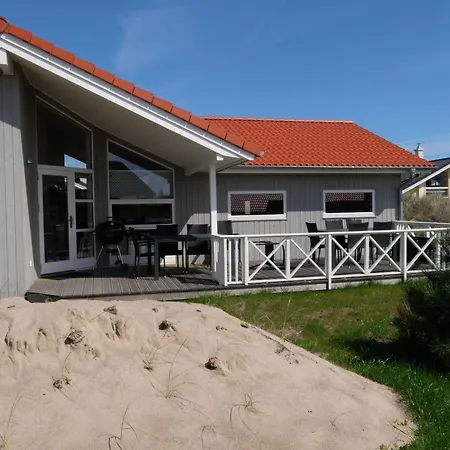 Nordic-style Sanctuary With Sauna بيت للعطل Großenbrode