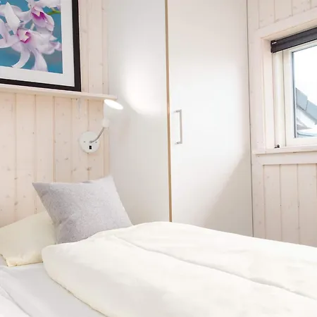 Nordic-style Sanctuary With Sauna بيت للعطل